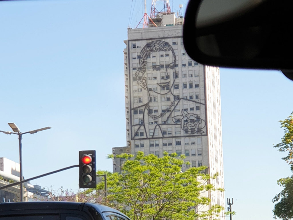 Wandbild von Eva Perón am Gebäude des Gesundheitsministeriums an der Avenida 9 de Julio